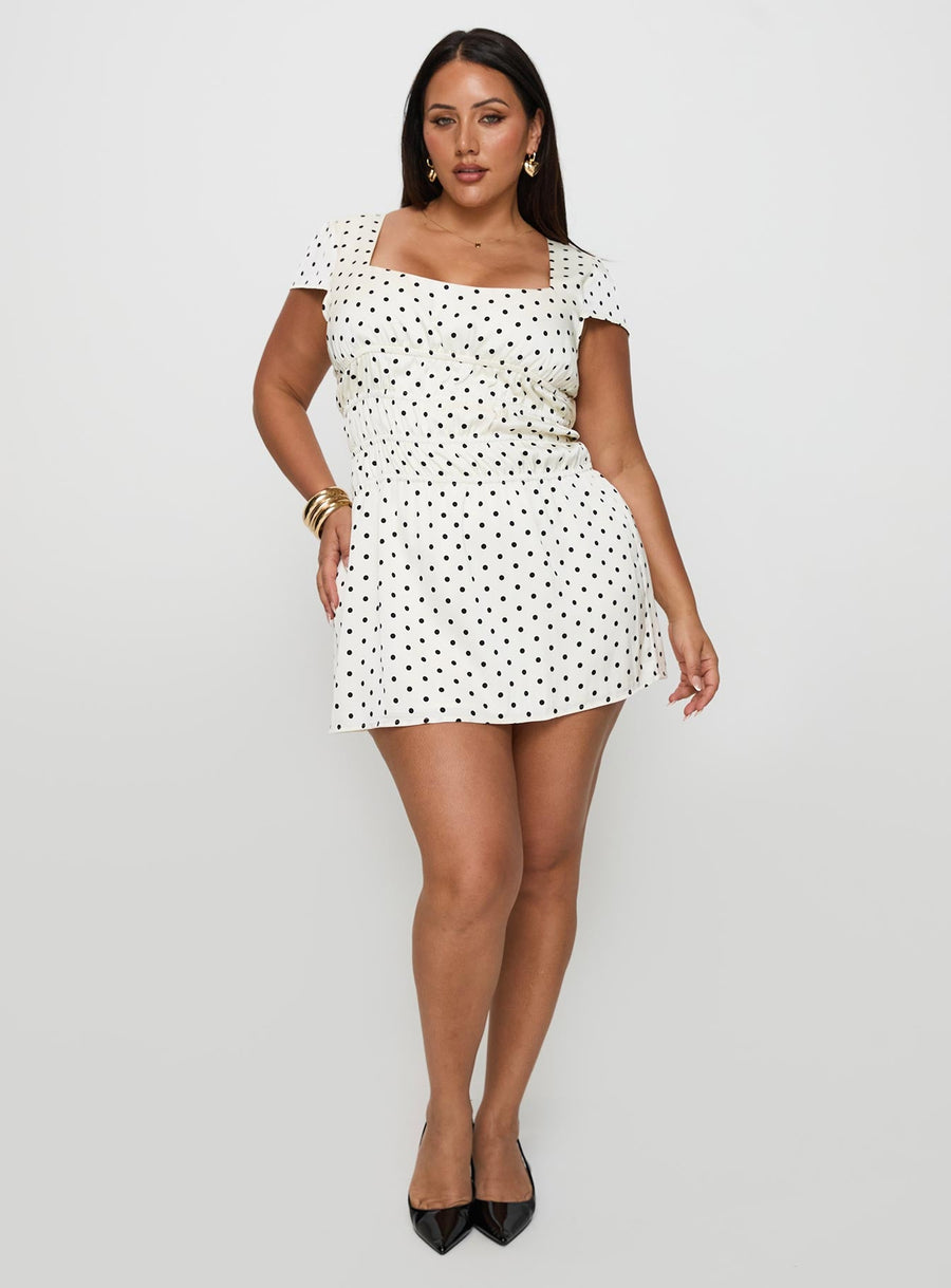Evangelie Ruched Mini Dress White Polka Curve · photo 3
